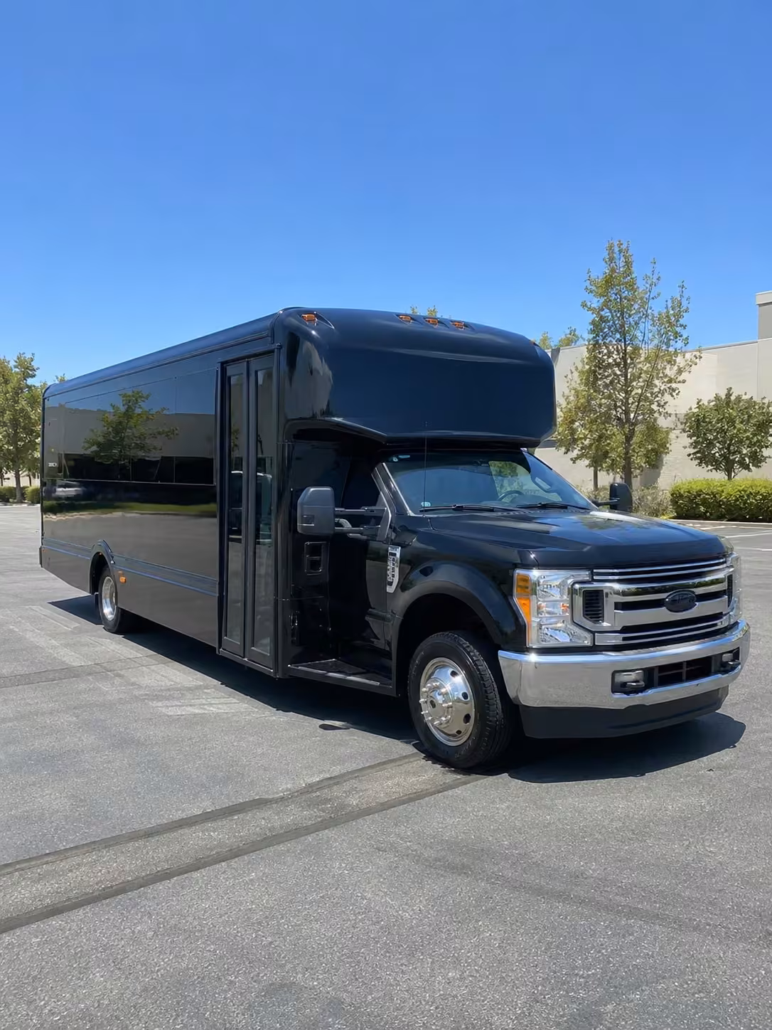 15 passenger party bus